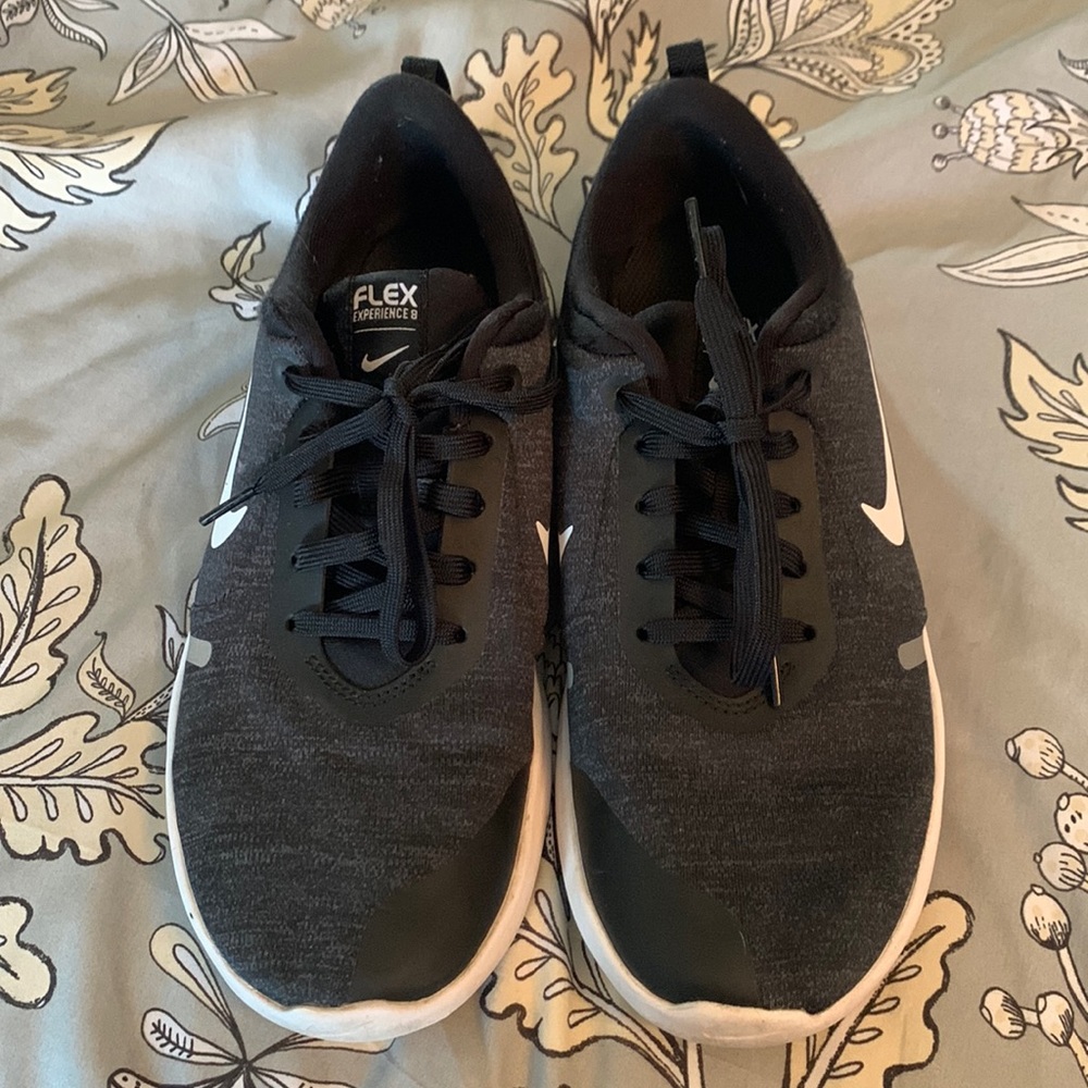 Good used condition black Nike experience, sz 8.5